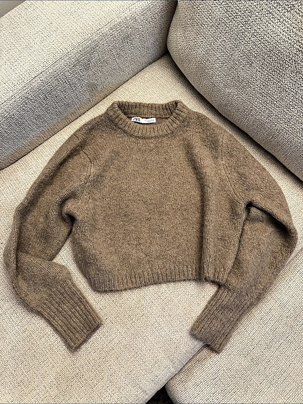 Zara Crew Neck Sweater in Brown Size Medium Like New